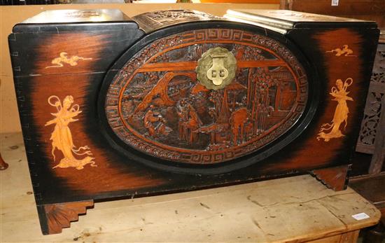Chinese carved coffer(-)